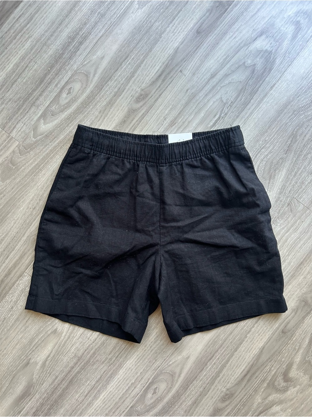 Calvin Klein | 5" Linen Pull-On Hybrid Shorts in Black (XS)